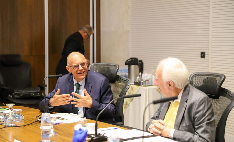 Piana destaca diferenciais do Paraná para a Agência Francesa de Desenvolvimento