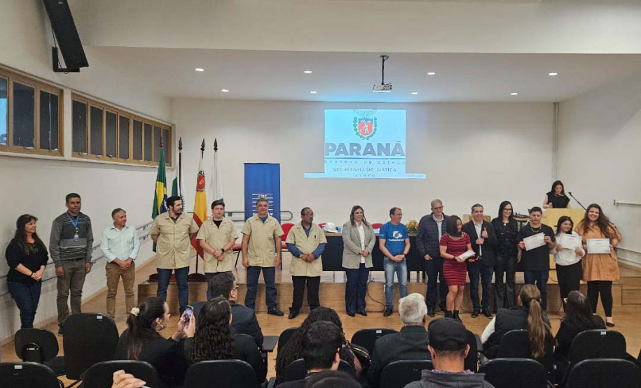 Cuida Paraná: programa que capacita migrantes forma mais 89 alunos em Maringá