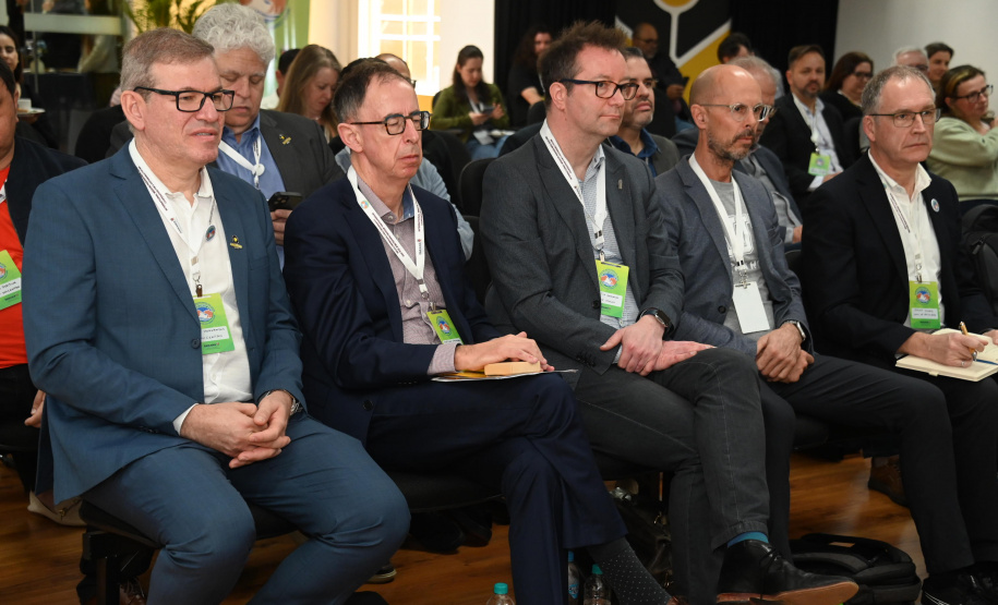 Missão da Nova Zelândia visita universidades estaduais do Paraná em busca de parcerias