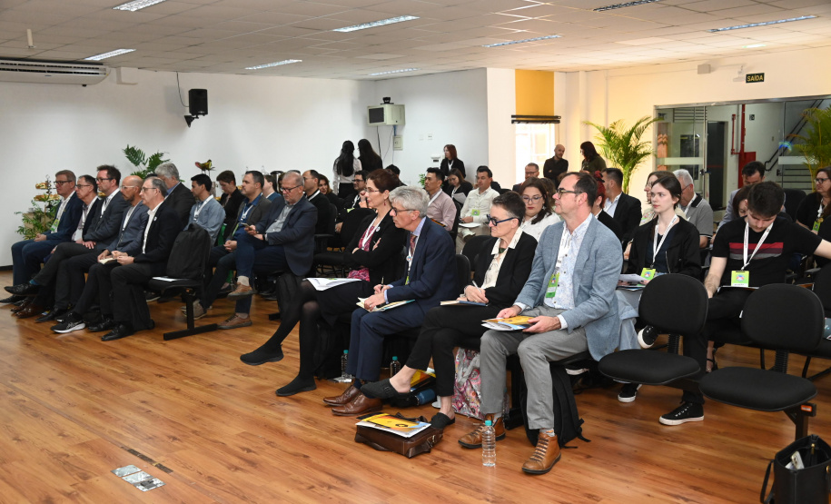 Missão da Nova Zelândia visita universidades estaduais do Paraná em busca de parcerias