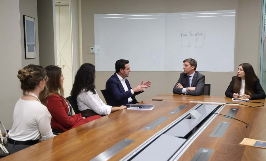 Ratinho Junior assina cooperação com a ONU-Habitat para estruturar o Paraná Hub