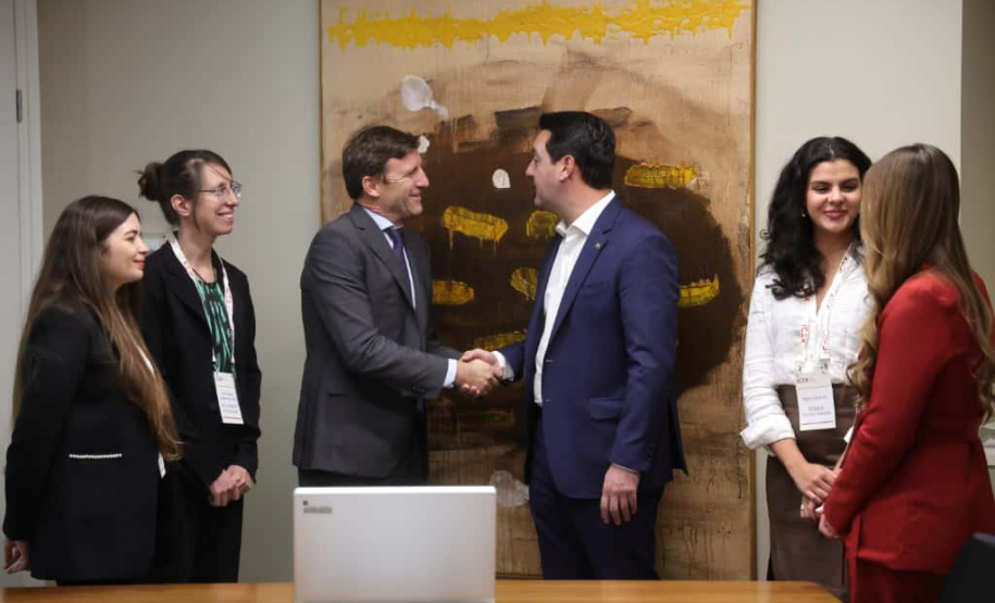 Ratinho Junior assina cooperação com a ONU-Habitat para estruturar o Paraná Hub