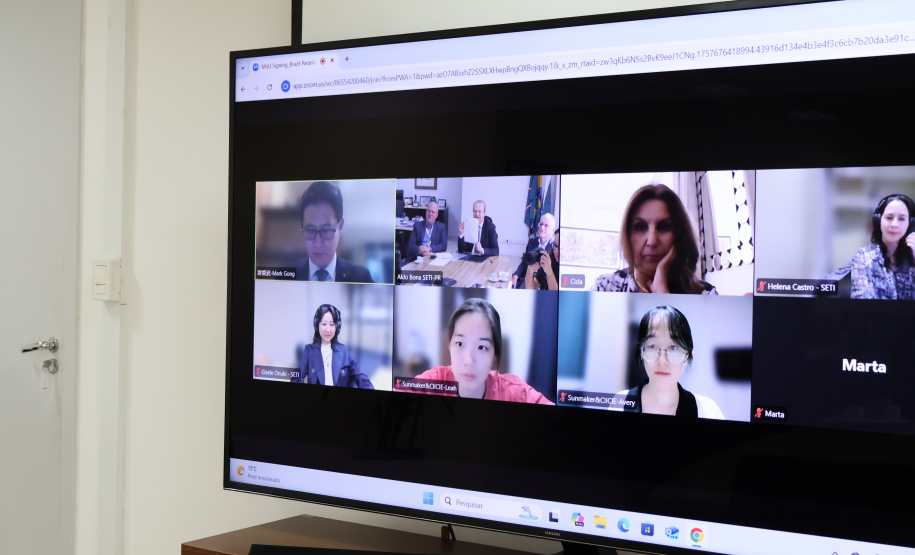 Governo firma parceria internacional para ofertar cursos de qualificação em 19 áreas