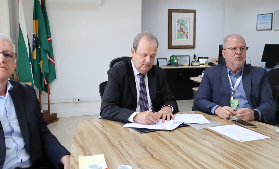 Governo firma parceria internacional para ofertar cursos de qualificação em 19 áreas