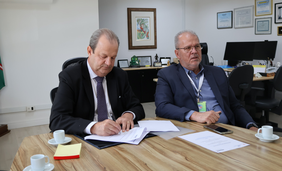 Governo firma parceria internacional para ofertar cursos de qualificação em 19 áreas