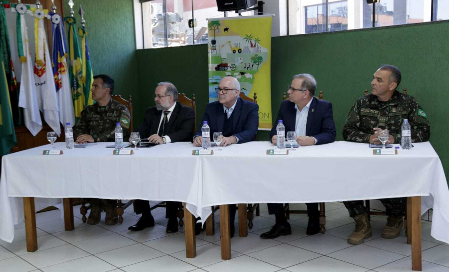 Paraná firma parceria com Ministério da Defesa para operação do Projeto Rondon