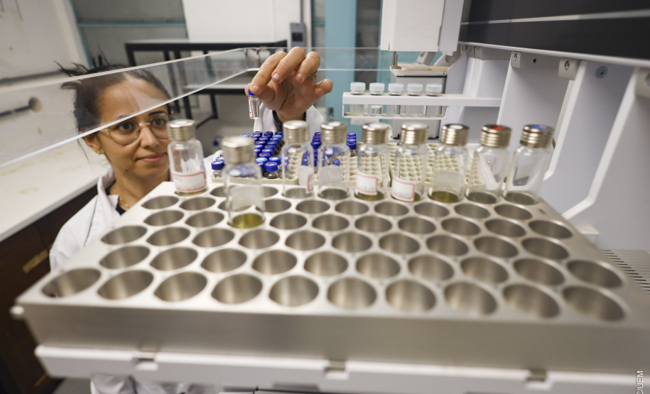 Laboratório da UEM realiza detecção de níveis de metanol em bebidas