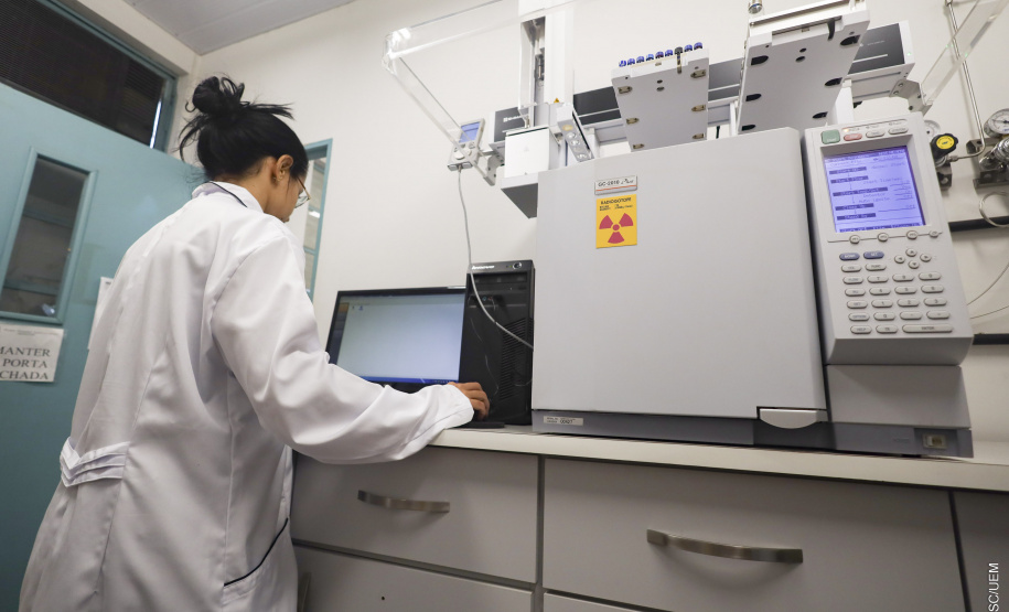 Laboratório da UEM realiza detecção de níveis de metanol em bebidas