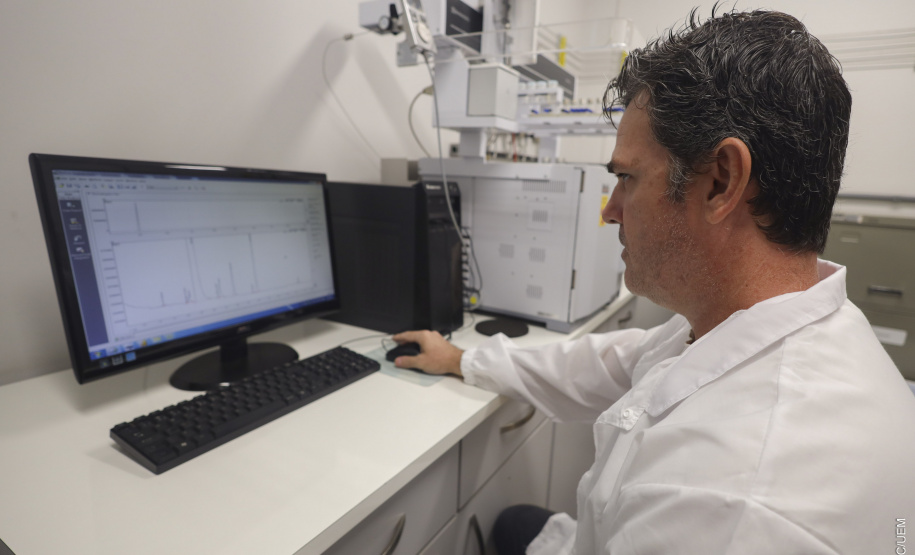 Laboratório da UEM realiza detecção de níveis de metanol em bebidas