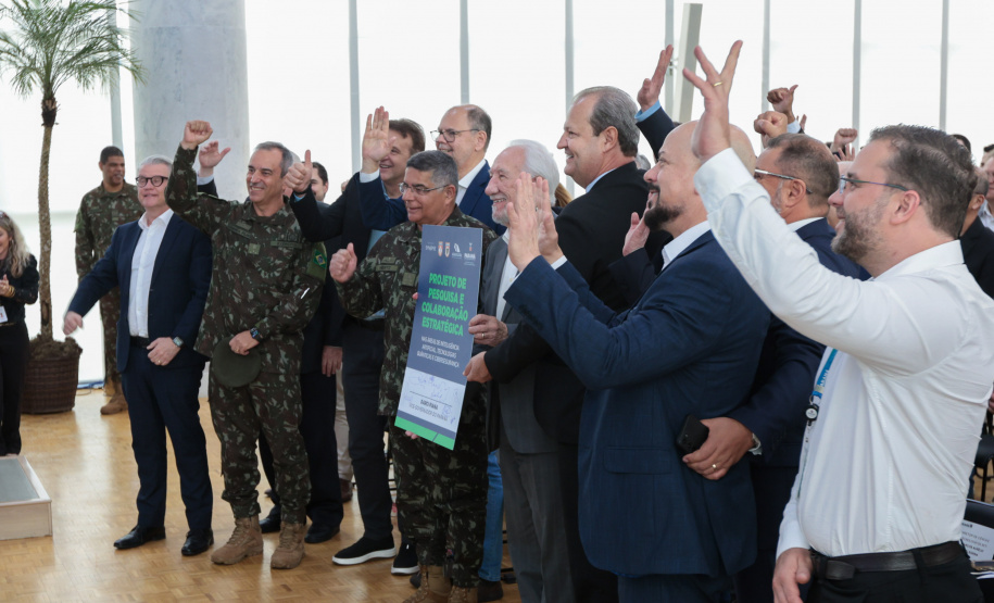 Paraná firma parceria com Exército para desenvolvimento de pesquisas em IA e cibersegurança