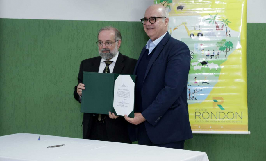 Paraná firma parceria com Ministério da Defesa para operação do Projeto Rondon