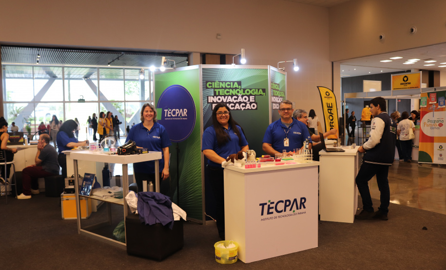 Com laboratório simulado, Tecpar apresenta trabalho a visitantes no Paraná Faz Ciência