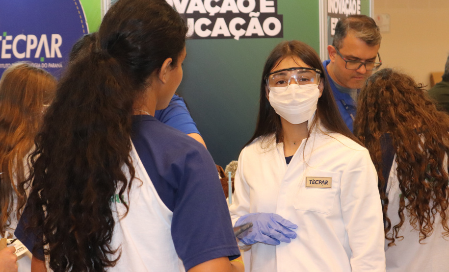 Com laboratório simulado, Tecpar apresenta trabalho a visitantes no Paraná Faz Ciência