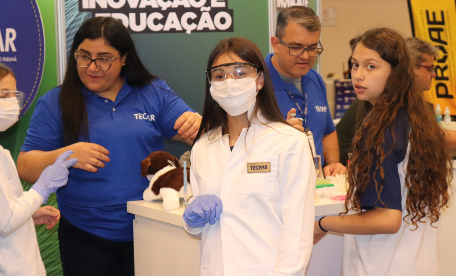 Com laboratório simulado, Tecpar apresenta trabalho a visitantes no Paraná Faz Ciência