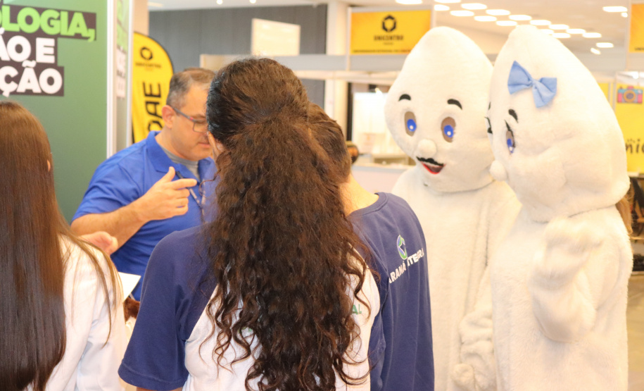 Com laboratório simulado, Tecpar apresenta trabalho a visitantes no Paraná Faz Ciência
