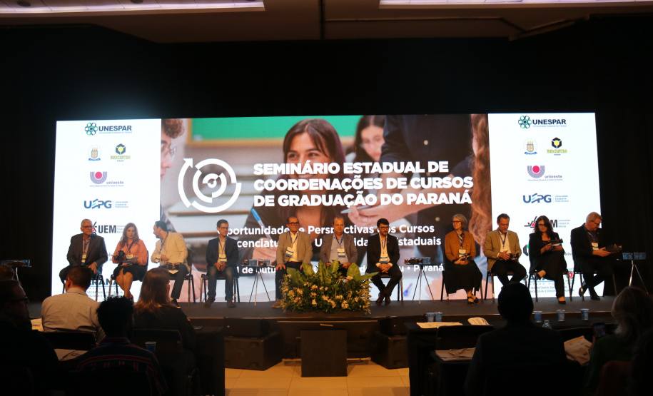 Estado e universidades estaduais debatem estratégias para formação de professores