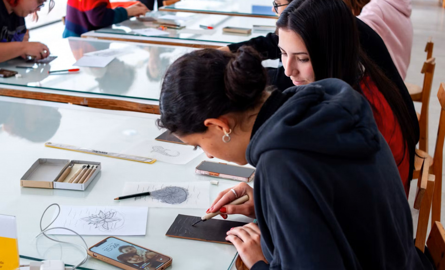 Queen, Hilda Furacão, Fagner e cinema no MON são destaques da programação cultural