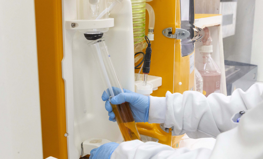 Com laboratório especializado, Tecpar aumenta análises sobre presença de metanol em bebidas