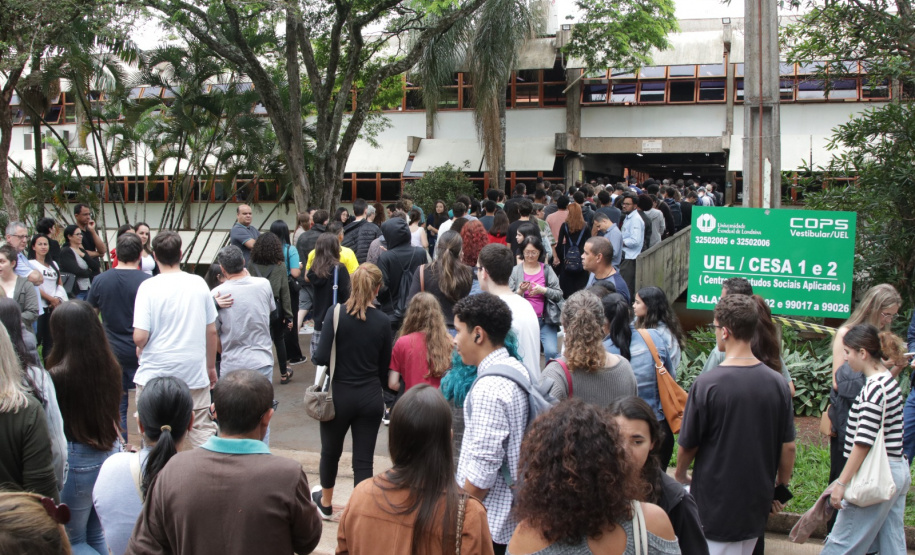 Mais de 17 mil candidatos fazem o vestibular da UEL a partir deste domingo
