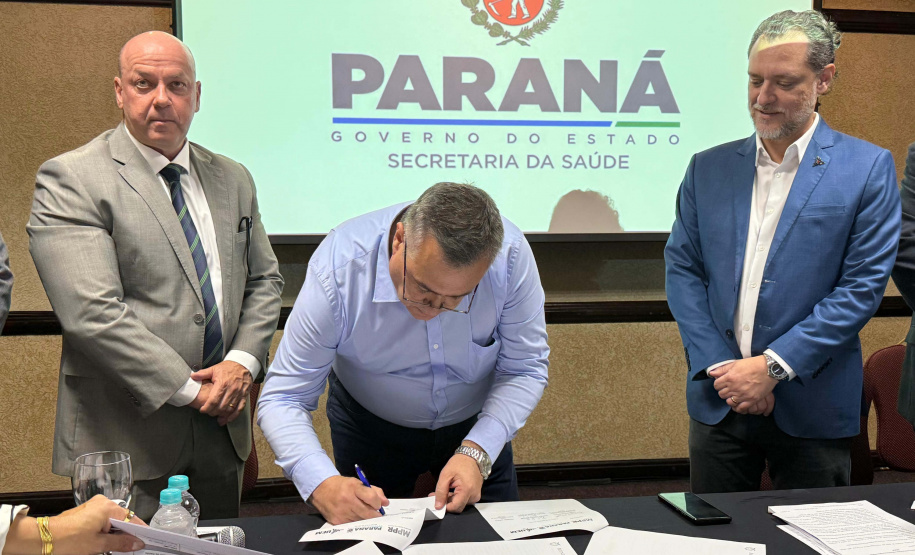 Governo do Estado, MPPR e UEM oficializam parceria para criação de painel da dengue