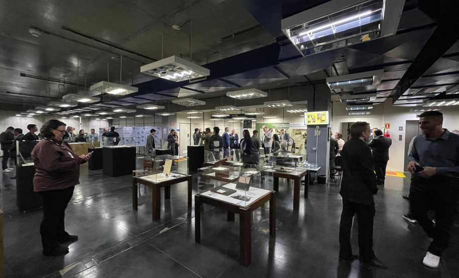 Peças do Arquivo Público do Estado: exposição homenageia os 80 anos do TRE-PR