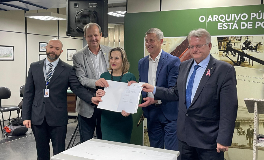 Peças do Arquivo Público do Estado: exposição homenageia os 80 anos do TRE-PR