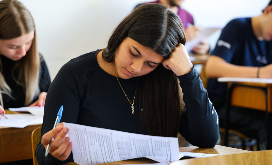 Com 5.981 candidatos, Unicentro aplica provas do Vestibular 2026