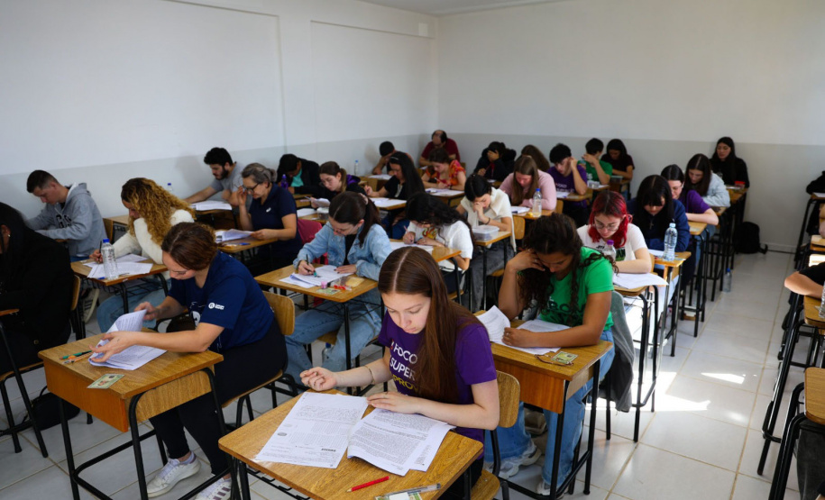 Com 5.981 candidatos, Unicentro aplica provas do Vestibular 2026