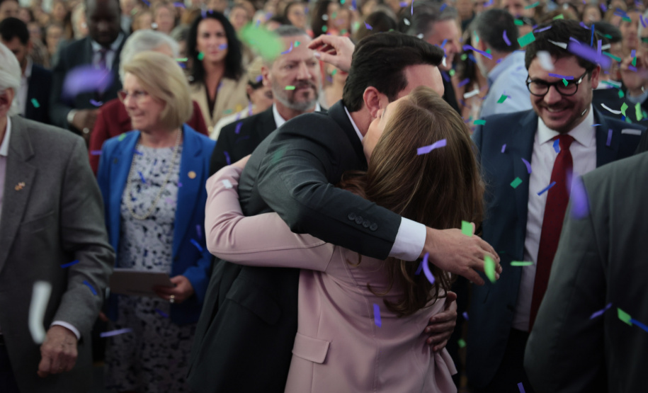 Estado lança programa Paraná Amigo da Pessoa Idosa e oficializa Bolsa Cuidador