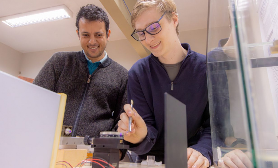 Paraná incentiva pesquisa com bolsas que cobrem trajetória acadêmica e profissional