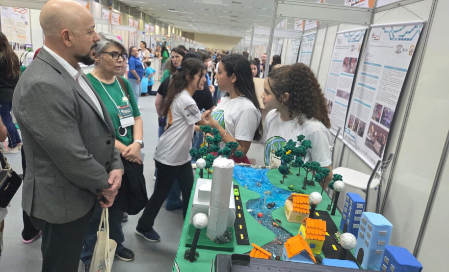 Mais de 15 mil pessoas devem passar pela Feira de Cultura Científica Paraná Faz Ciência