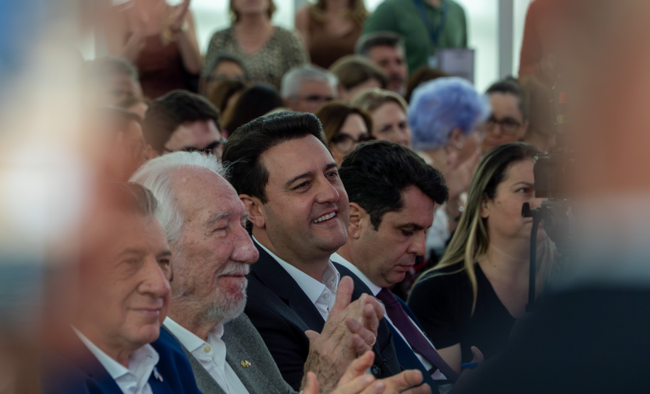 Estado lança programa Paraná Amigo da Pessoa Idosa e oficializa Bolsa Cuidador