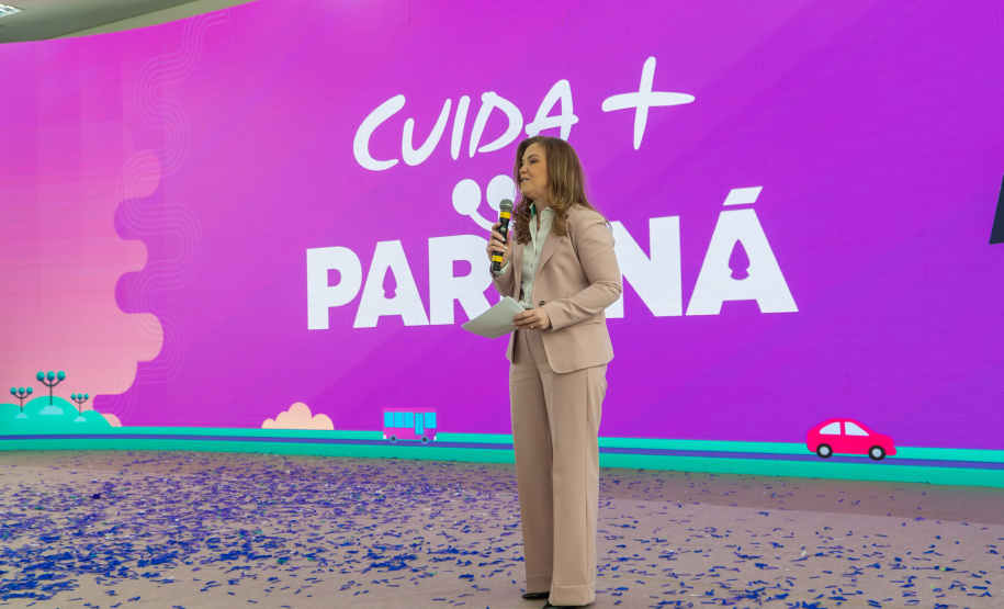 Estado lança programa Paraná Amigo da Pessoa Idosa e oficializa Bolsa Cuidador