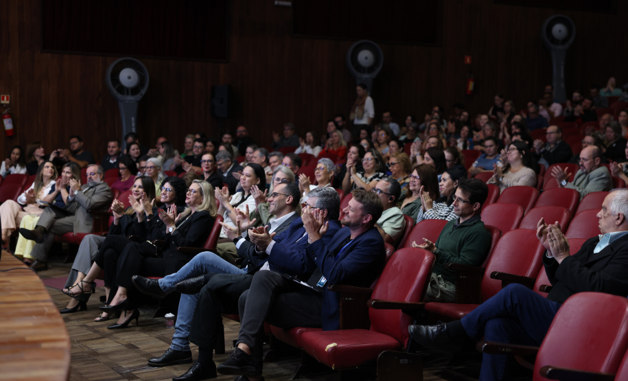 Vencedores do 3º Concurso de Redação da CGE recebem prêmios