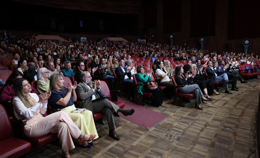 Vencedores do 3º Concurso de Redação da CGE recebem prêmios