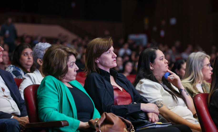 Vencedores do 3º Concurso de Redação da CGE recebem prêmios