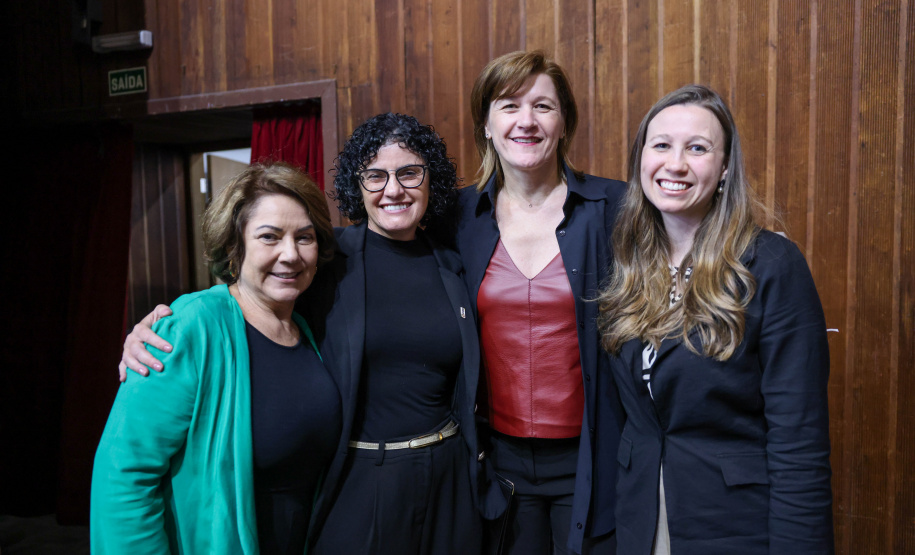 Vencedores do 3º Concurso de Redação da CGE recebem prêmios