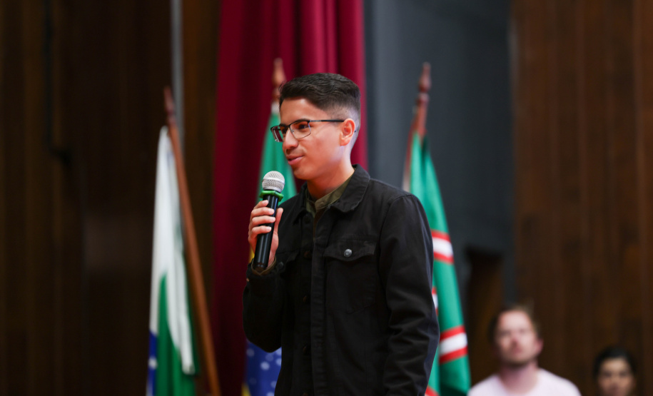 Vencedores do 3º Concurso de Redação da CGE recebem prêmios