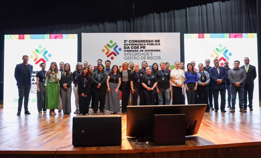 Vencedores do 3º Concurso de Redação da CGE recebem prêmios
