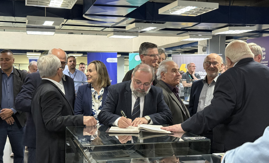 Arquivo Público do Paraná inaugura exposição valorizando a história do cooperativismo