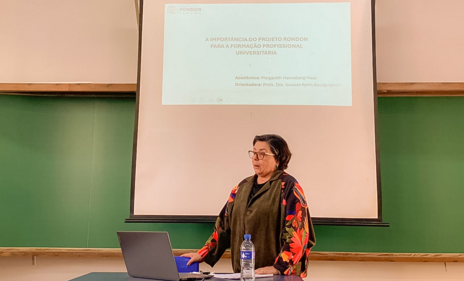 Aluna de 66 anos aprovada no TCC na UEPG viraliza nas redes e vira hit nos Campos Gerais