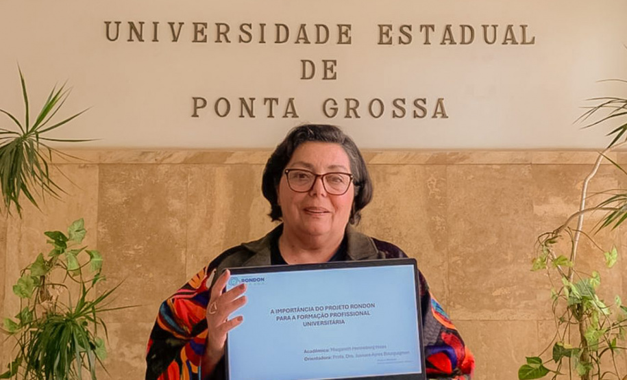 Aluna de 66 anos aprovada no TCC na UEPG viraliza nas redes e vira hit nos Campos Gerais