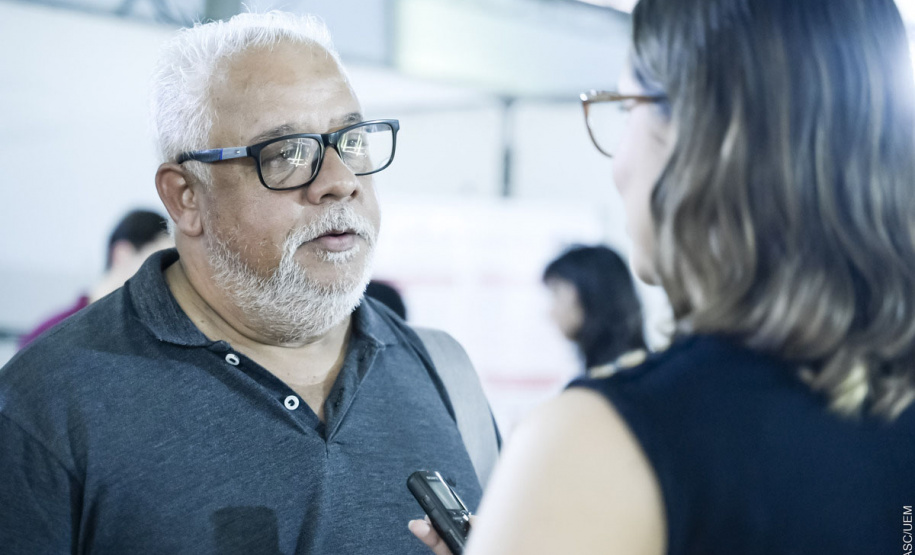 Mostra de Profissões da UEM tem exposições dos cursos e reúne centenas de estudantes