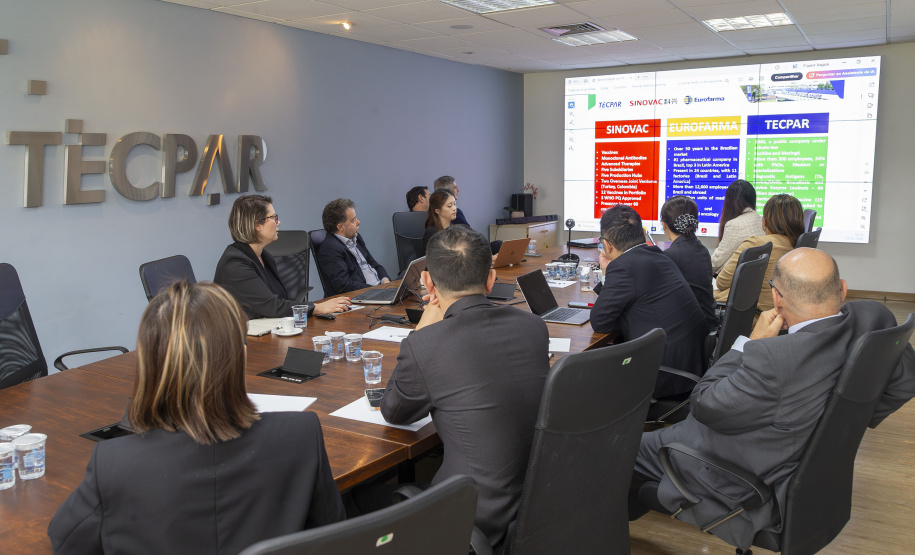 Tecpar e Sinovac iniciam trabalhos para produção de vacinas para o SUS no Paraná