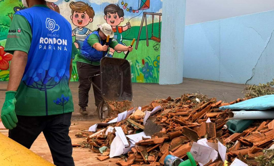 Acadêmicos da Unioeste se unem à reconstrução de Rio Bonito do Iguaçu e ajudam a limpar creche