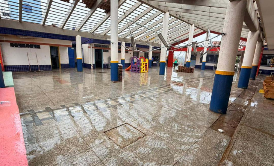 Acadêmicos da Unioeste se unem à reconstrução de Rio Bonito do Iguaçu e ajudam a limpar creche