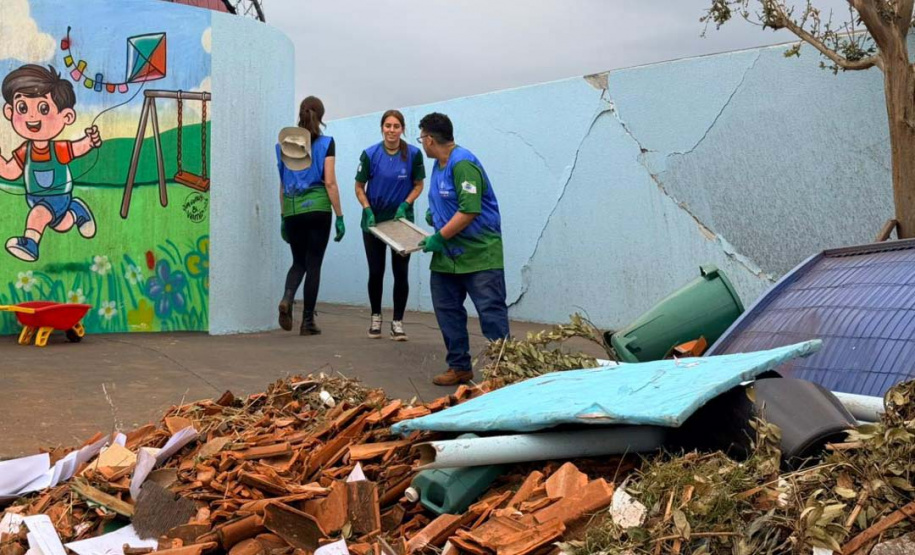 Acadêmicos da Unioeste se unem à reconstrução de Rio Bonito do Iguaçu e ajudam a limpar creche
