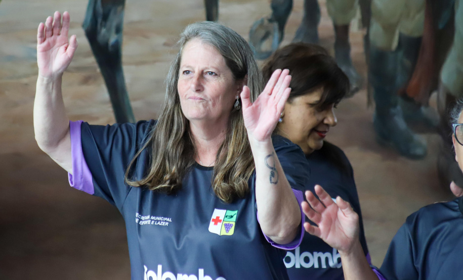 Estado lança programa Paraná Amigo da Pessoa Idosa e oficializa Bolsa Cuidador