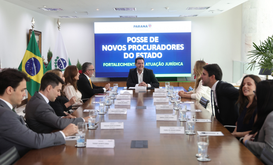 Governador Ratinho Junior empossa quatro novos procuradores do Estado