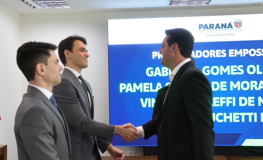 Governador Ratinho Junior empossa quatro novos procuradores do Estado